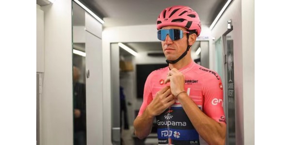 Il signore rosa del ciclismo: la maglia rosa campione del Giro d'Italia